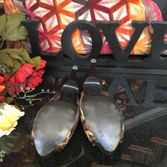 Guess - Picture 5 of 5